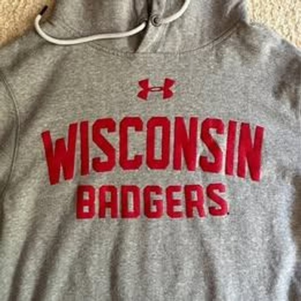 Wisconsin Badgers Under Armour Hoodie Loose Fit Sweatshirt Adult S